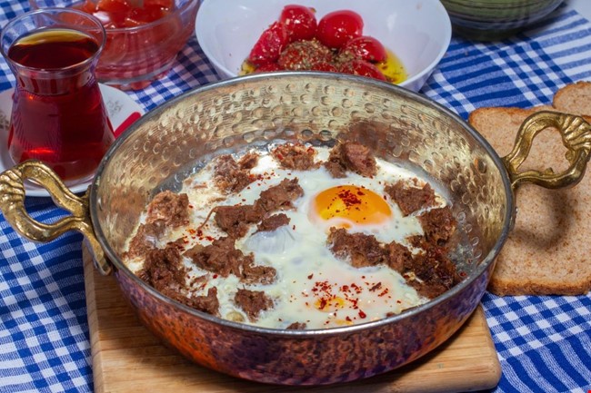 Sahanda Yumurta(Kavurmalı)